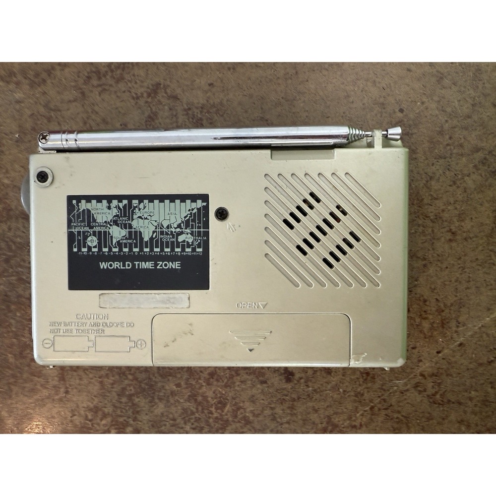 Works BELL & HOWELL SHORTWAVE RADIO AM/FM MW SW 9 BAND WORLD RECEIVER MW.SW1-7 - Picture 2 of 8
